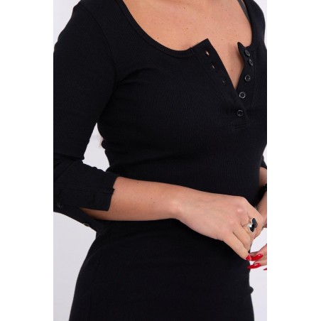 Dámske čierne šaty s výstrihom 8972