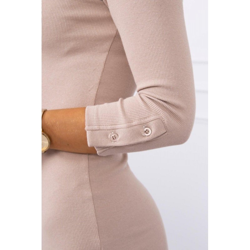 Dámske béžové šaty s výstrihom 8972