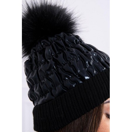 Lesklá čierna dámska čiapka K160