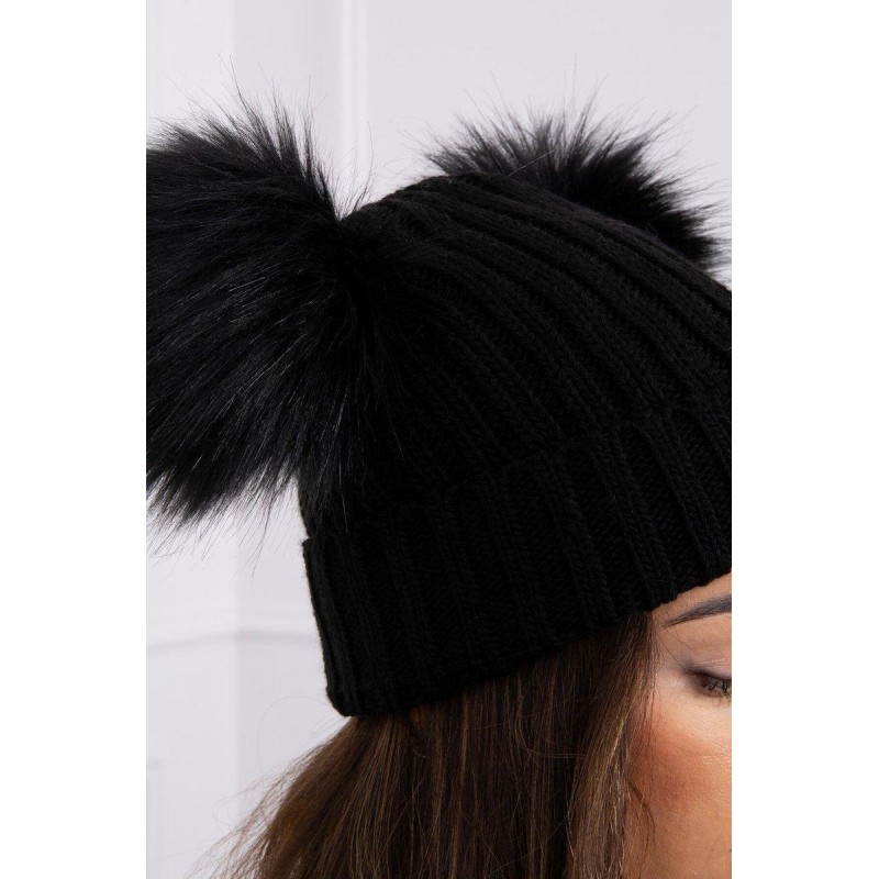 Dámska čiapka s dvomi brmbolcami 2 pompony - čierna