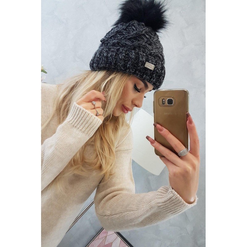 Dámska čiapka K169 - čierna