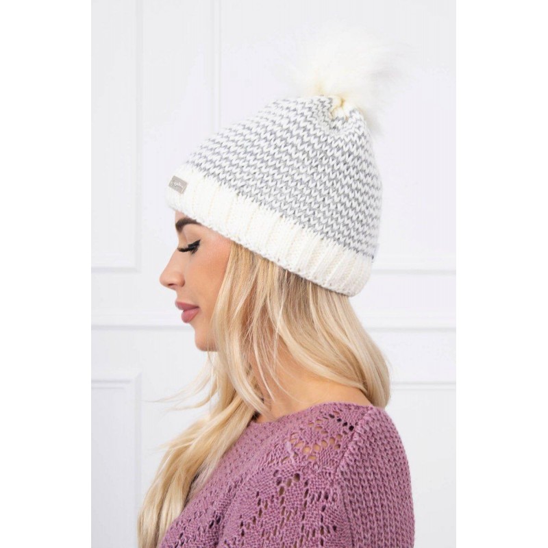 Dámska pletená čiapka s brmbolcom K179 - svetlosivá