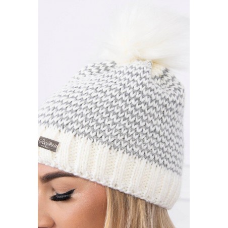 Dámska pletená čiapka s brmbolcom K179 - svetlosivá