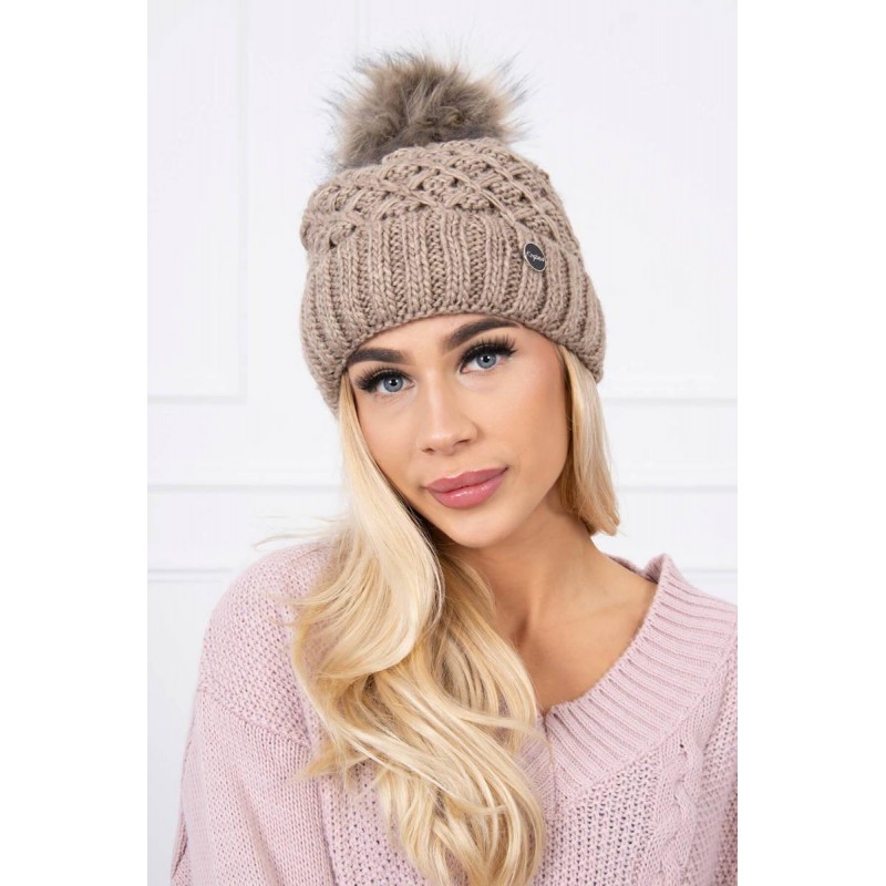Dámska pletená čiapka s brmbolcom K176 - tmavobéžová