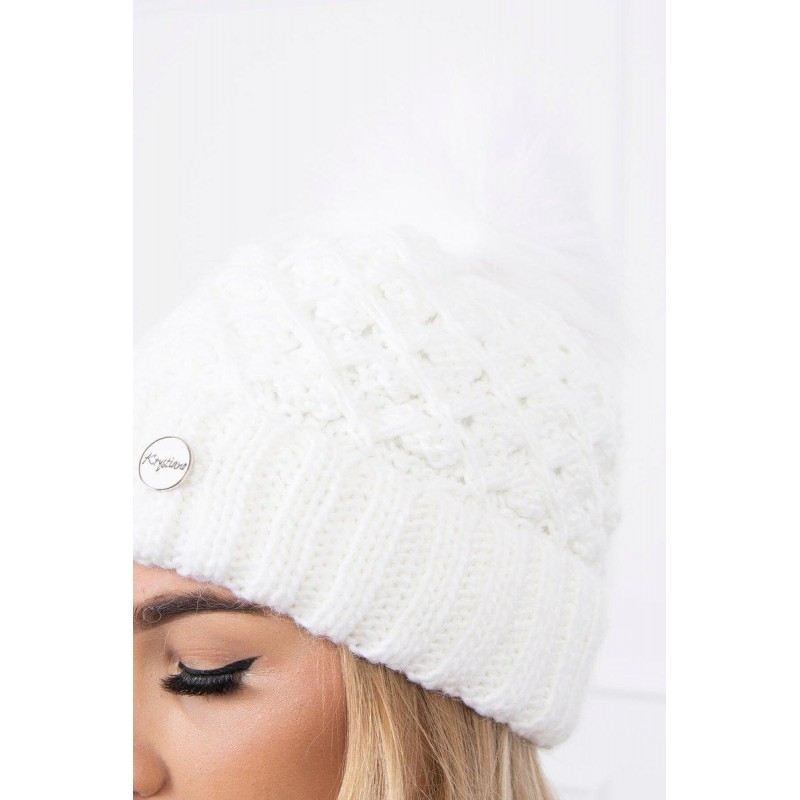 Dámska pletená čiapka s brmbolcom K176 - biela
