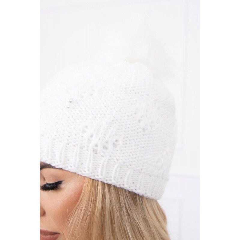 Biela dámska čiapka s brmbolcom K183