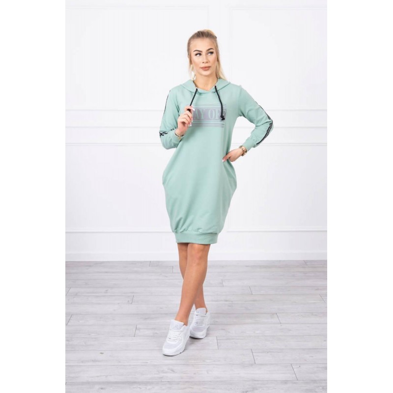 Dámske šaty s reflexnou potlačou 67394 - tmavomätové